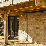 Renovated With Access At Super-besse * Super Besse